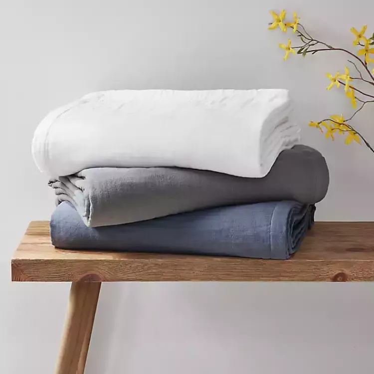 New Lightweight King Blanket Blankets & Throws